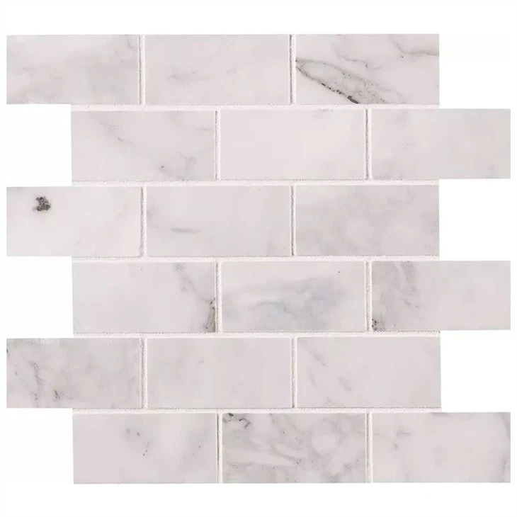 Calacatta marmorist mosaiikplaat