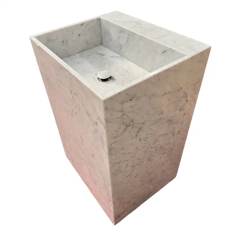 Carrara marmorist pjedestaalivalamu