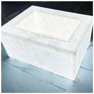 Valgest poolvääriskividest kvartsist kraanikausid